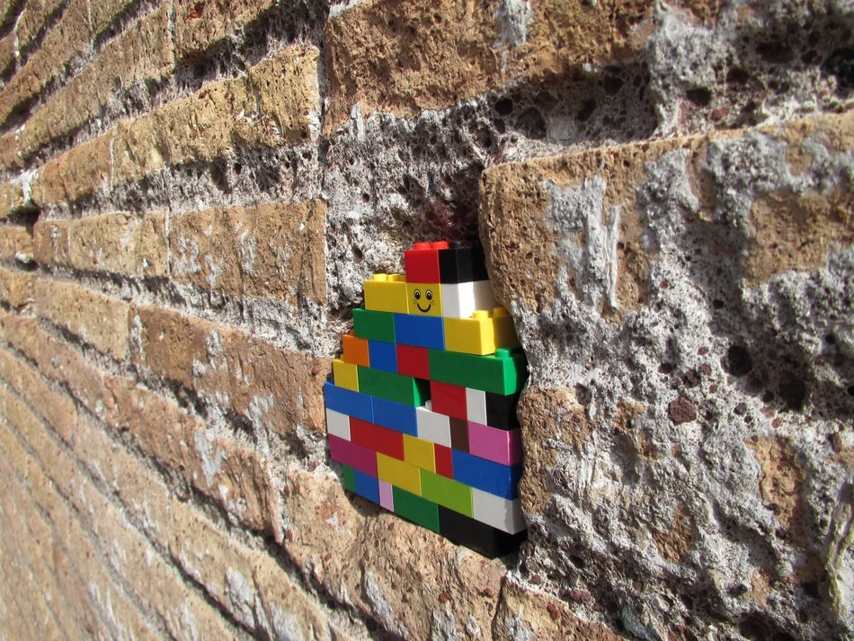 LEGO in the stone wall