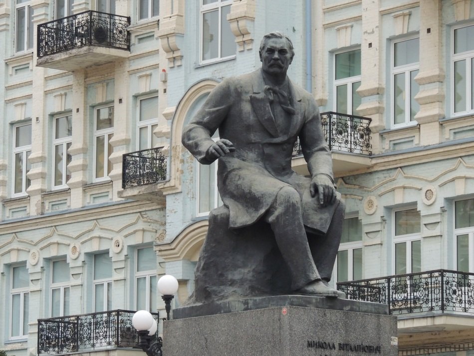 Shevchenko monument near the Opera in Kiev