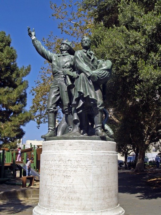 patriotic sculpture in the park