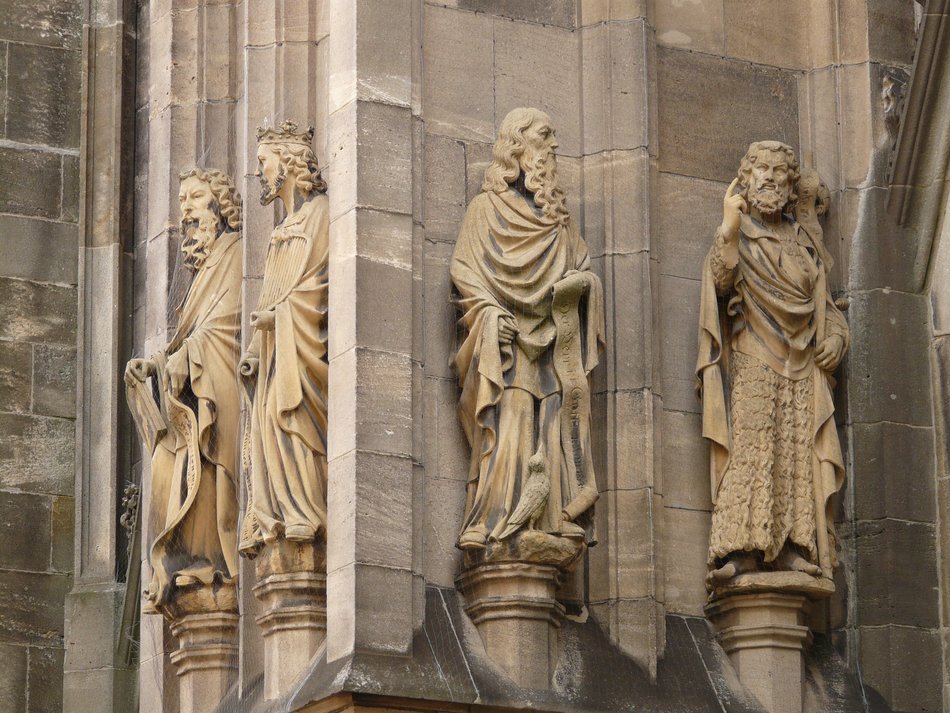 münster figures on a building