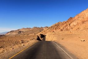 Road to the Death Valley in California