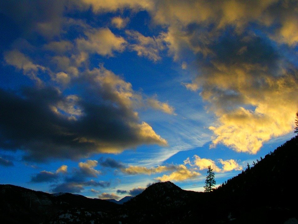 scenic clouds over the mountains