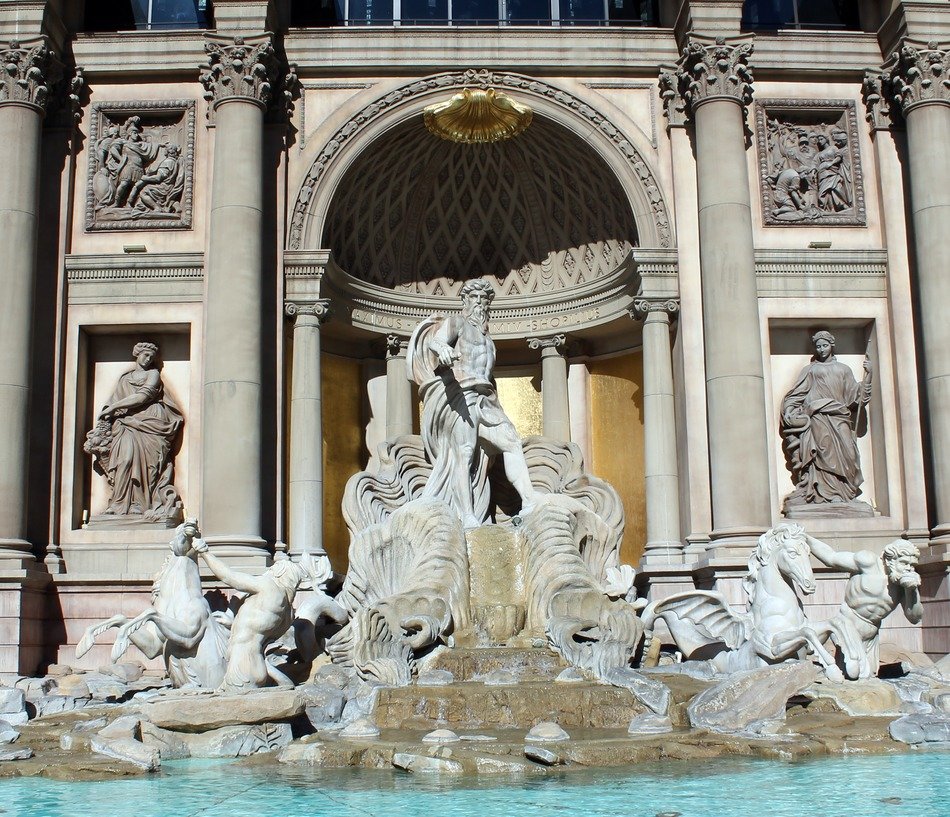 marble statue of Zeus in Vegas