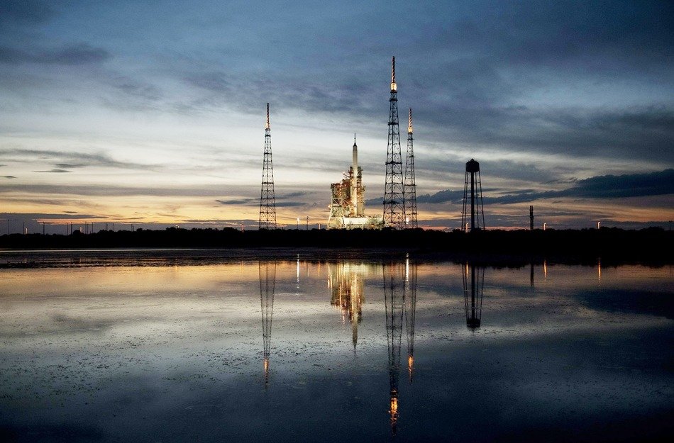 I-x rocket near the water