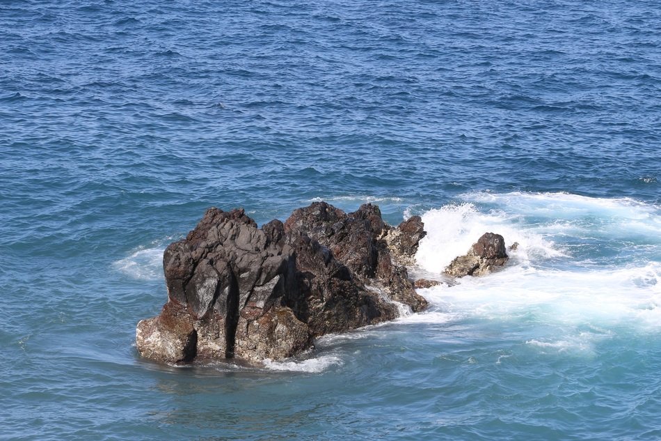 Picture of the rock in an ocean