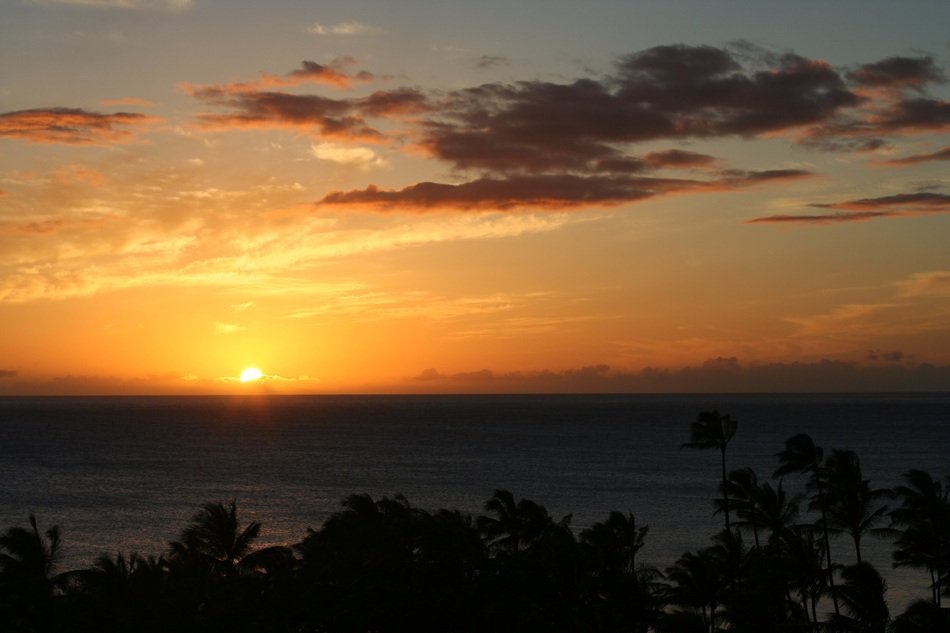 Hawaiian sunset over the horizon