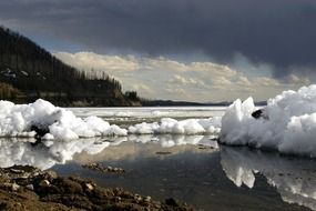 Yellowstone lake in winter