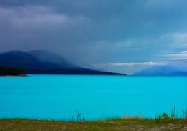 new zealand bright blue lake pukaki mountains