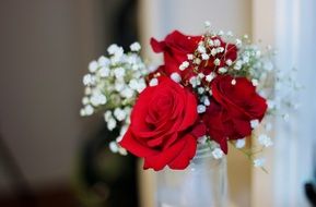 picture of the bouquet is in a house