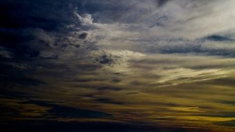Picture of the cloudy sky at dusk