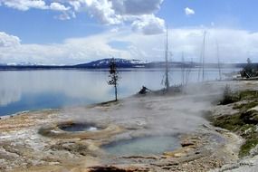 yellowstone lake wyoming water