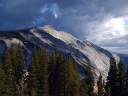 majestic mountain in the yosemite national park