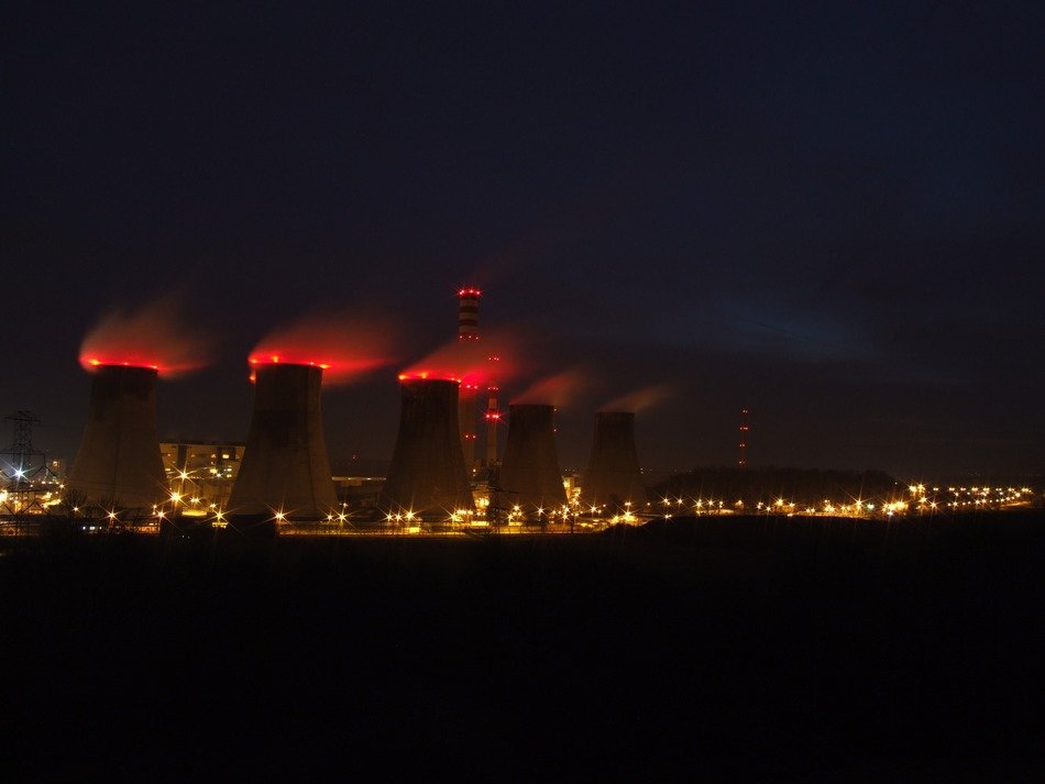 combined heat and power plant with chimneys