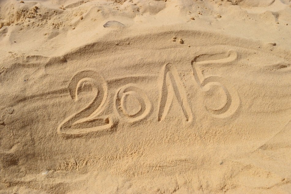 '2015' in the sand on the beach