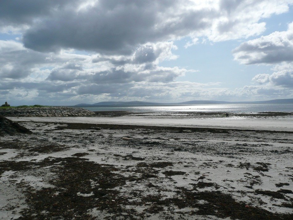 Beautiful coast of the sea in Ireland under cloudy sky