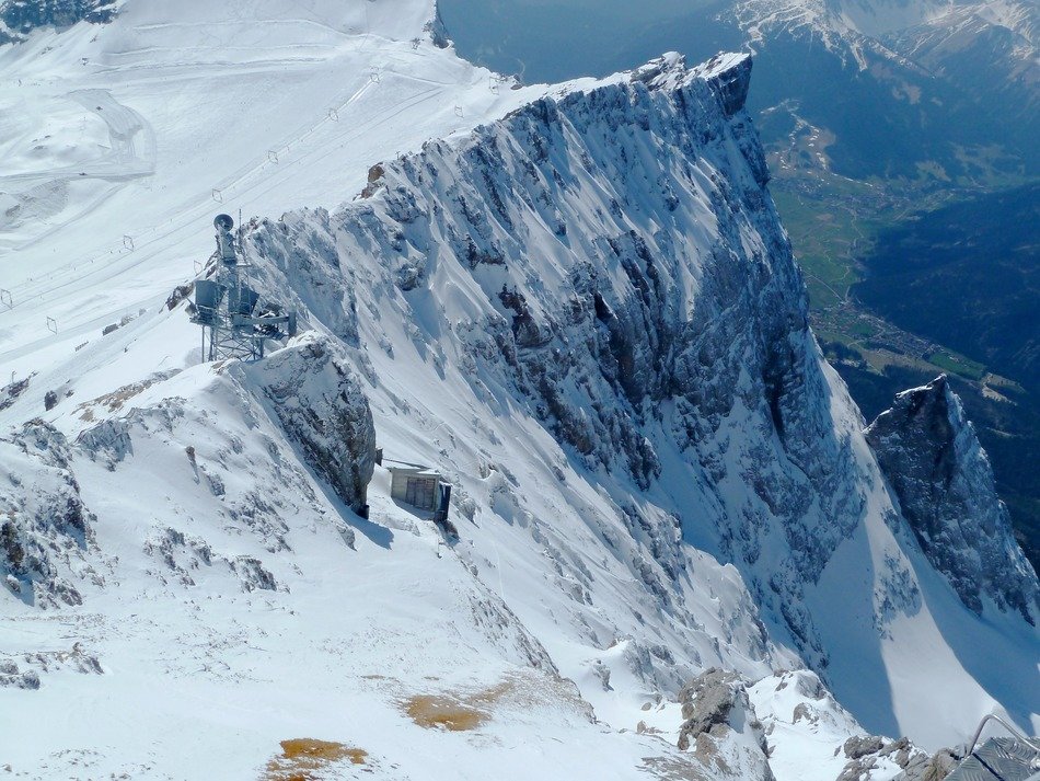 snow zugspitze cliff