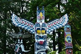 totems in stanley park