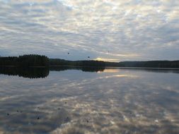 striking lake mirroring