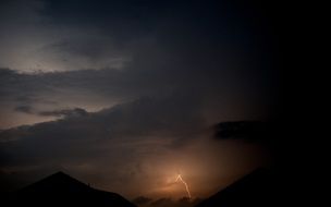 lighting while thunderstorm