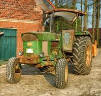 John Deere rusty tractor
