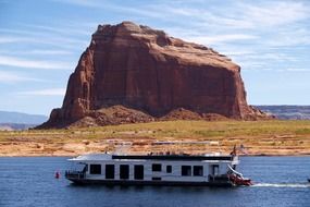 gouse boat in arizona lake landscape