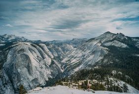 snowy mountains in the Yosemite national park