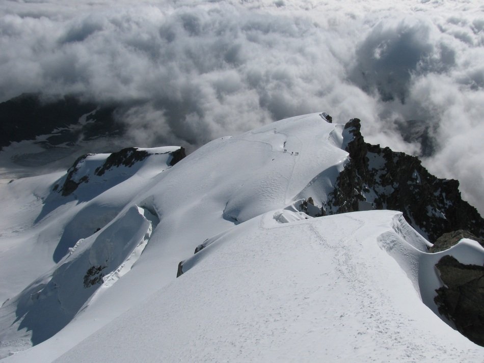 panoramic view of the snowy ridge eisgrat
