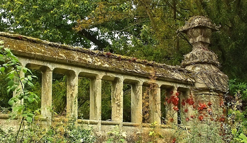 Beautiful garden wall in the Holiday Garden