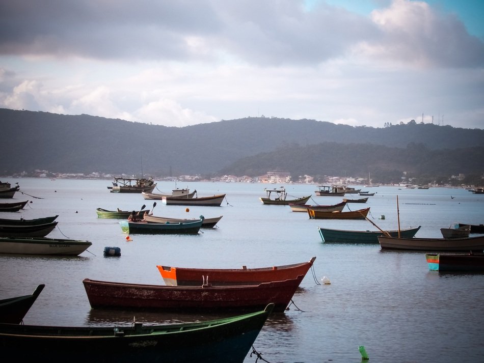 many boats in canto grande