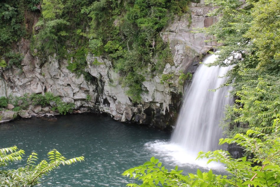 cheonjiyeon falls jeju