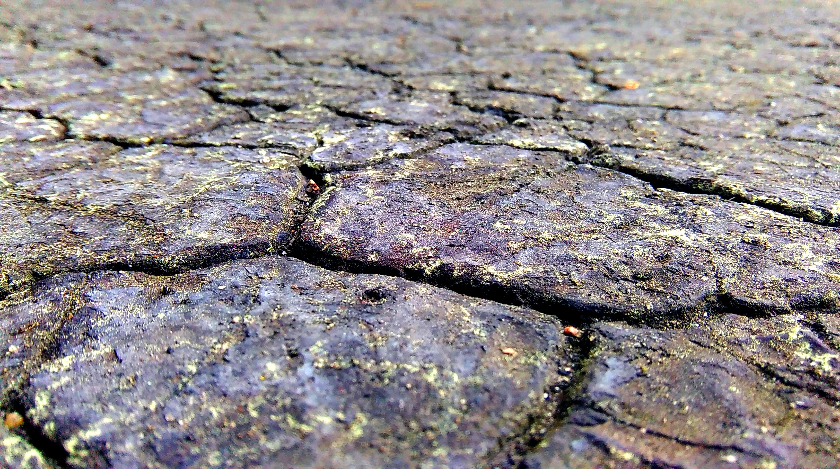 Ground stone. Камни на земле. Каменистая земля текстура. Текстуры каменной пустыни. Трещина фото.