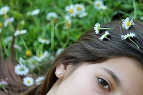 girl with daisies on her head