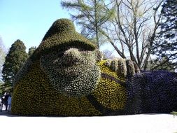 green sculpture at the garden exhibition