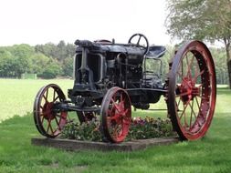 monument to the tractor in the netherlands