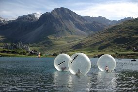 children's games on the water