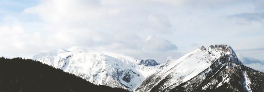 peaks snow mountains