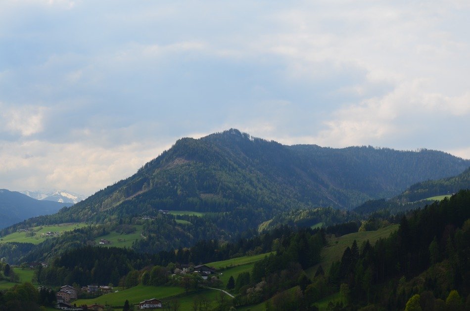 photo of mountain scenery