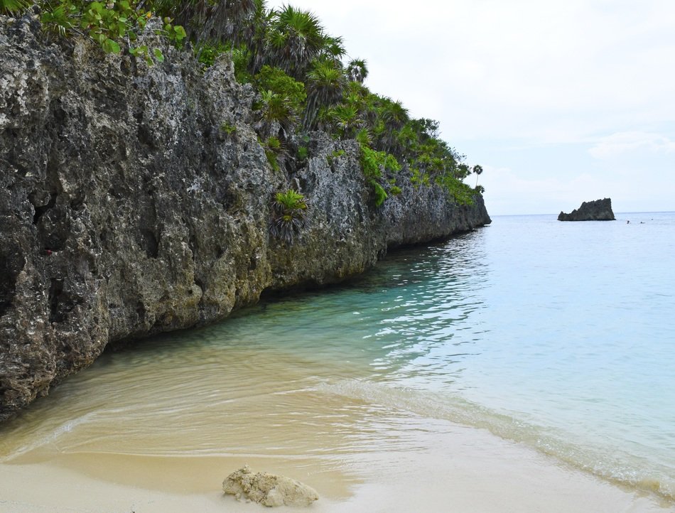 paradisiacal beach in honduras
