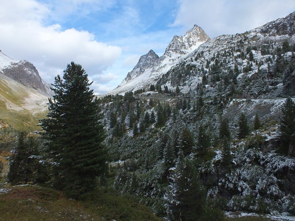 autumn, the beginning of winter in the Alps