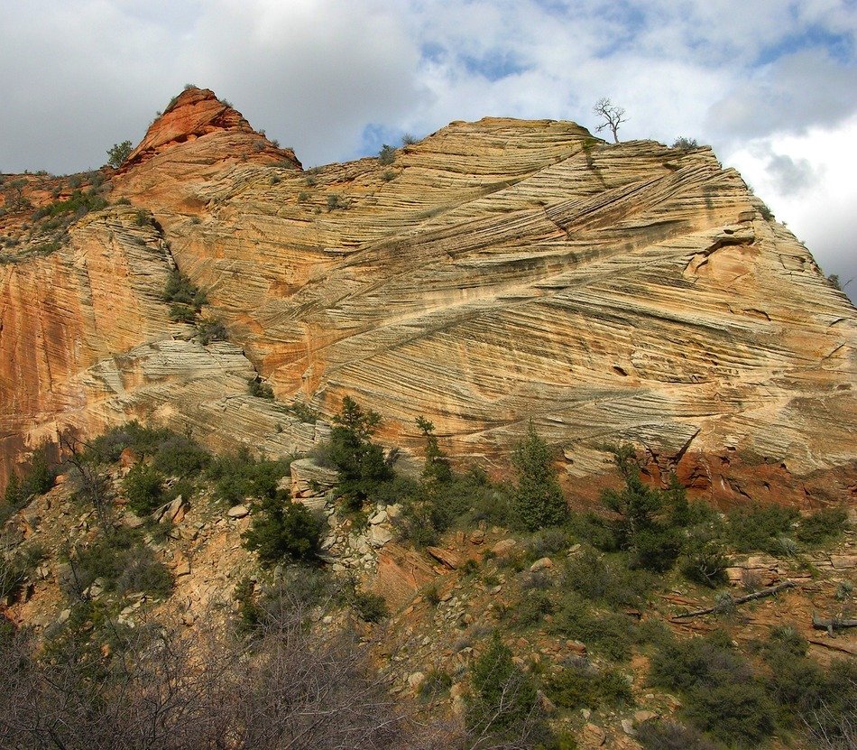 valley against the backdrop of the cliffs in Utah