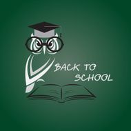 Vector image of an owl glasses with college hat N2