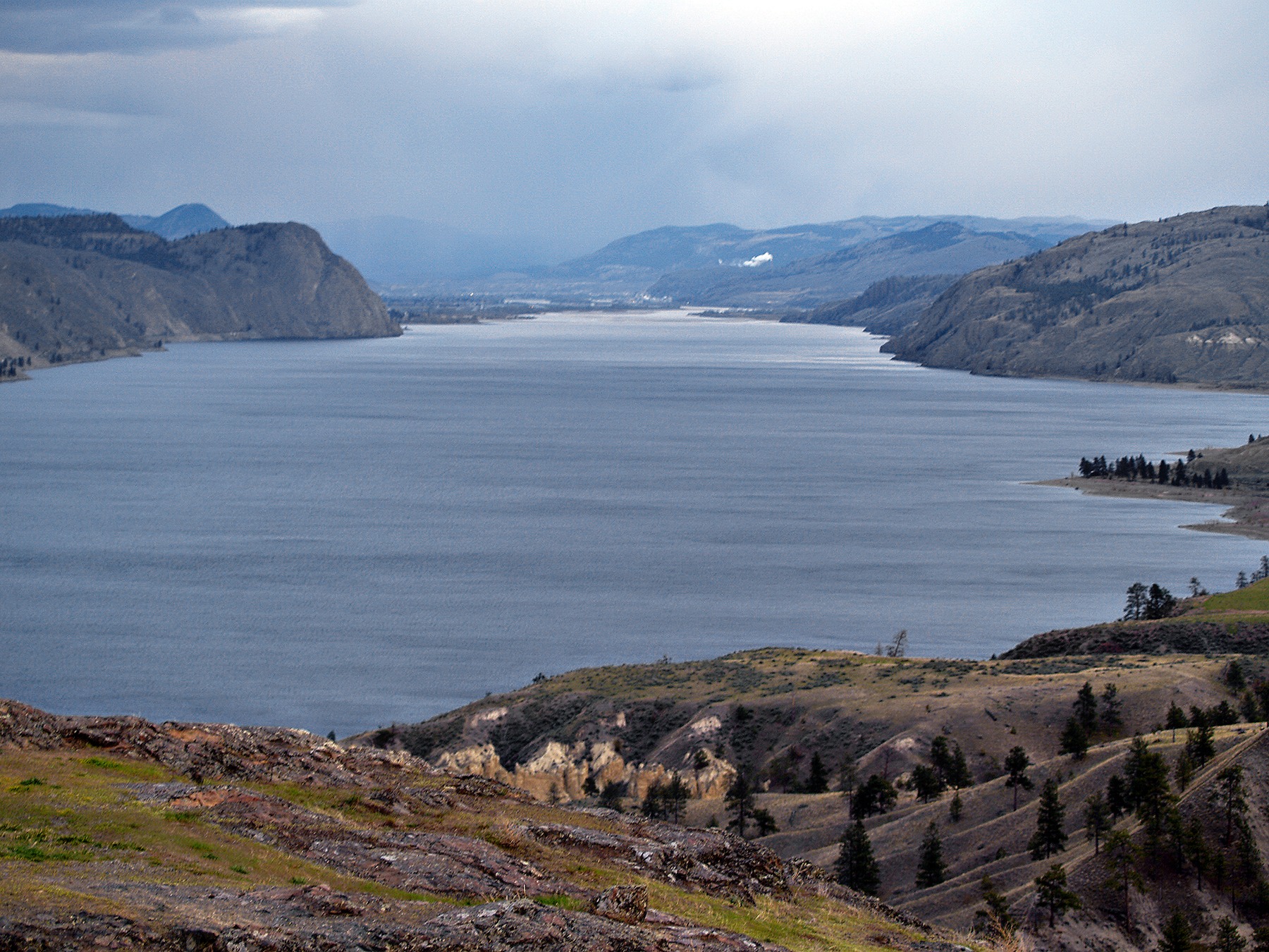 View of a beautiful lake in british columbia free image download