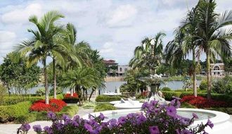 Picture of the garden on a lake shore