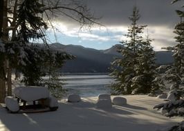 sunny winter canim lake scenery