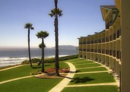 Park in front of the hotel in California