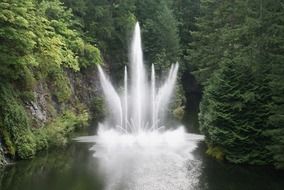 gorgeous fountain in Butchart Gardens, canada