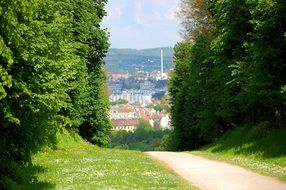 path leading to the castle park