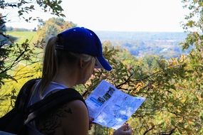 The girl looks at the map in the campaign