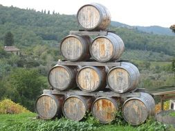 wine barrels are folded in the shape of a triangle