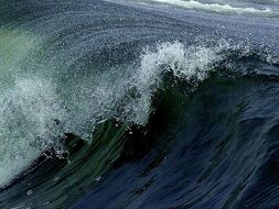extraordinarily beautiful ocean waves